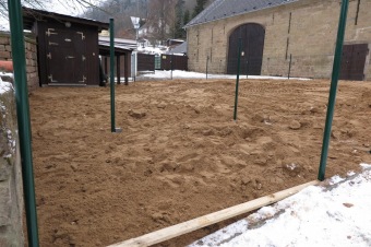 2016 Stavba chlívku - přístřeší s výběhem pro chov domácích zvířat (dokončeno 9.12. 2016)