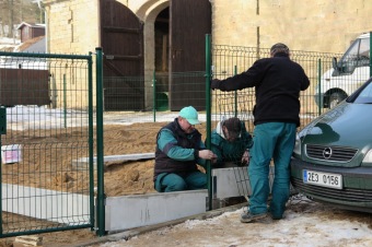 2016 Stavba chlívku - přístřeší s výběhem pro chov domácích zvířat (dokončeno 9.12. 2016)