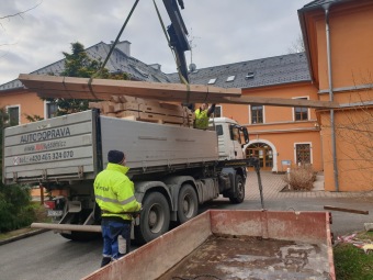 2022 Obnova terasy a lávky nad skalkou u zámecké budovy (6.4.)