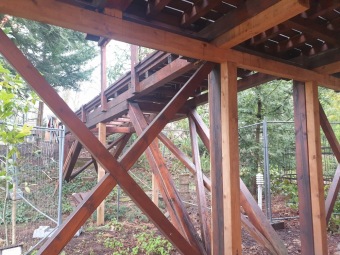 2022 Obnova terasy a lávky nad skalkou u zámecké budovy (6.4.)