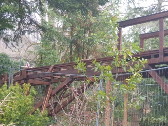 2022 Obnova terasy a lávky nad skalkou u zámecké budovy (6.4.)