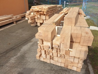 2022 Obnova terasy a lávky nad skalkou u zámecké budovy (6.4.)